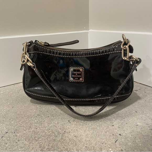 Dooney and Bourke shoulder bag - Picture 4 of 7